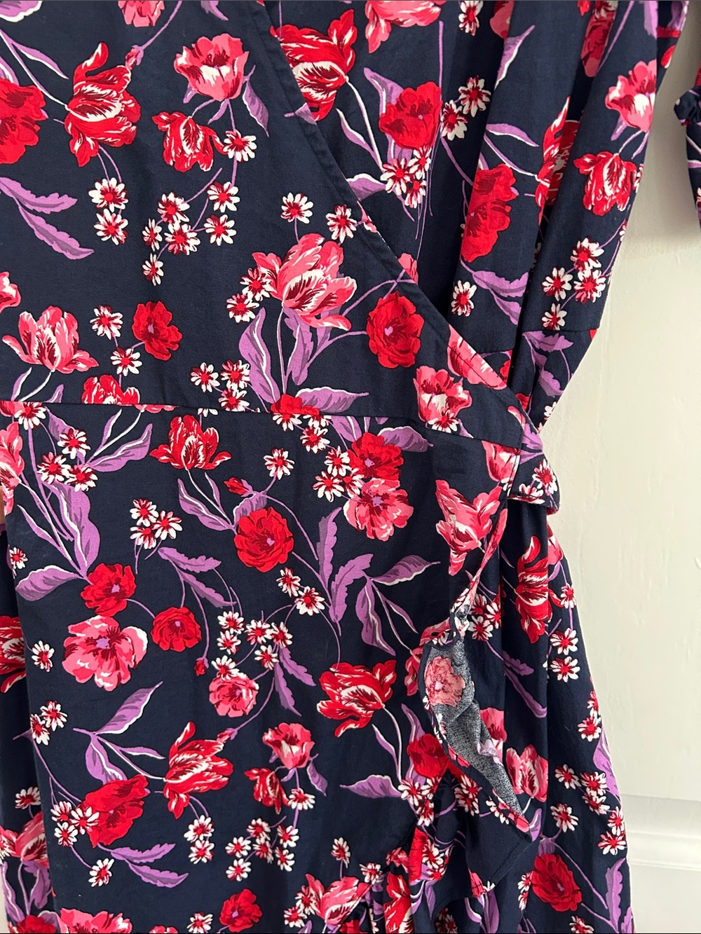6 Draper James Floral Wrap Dress in Navy with Pink & Red Blooms - Picture 4 of 4